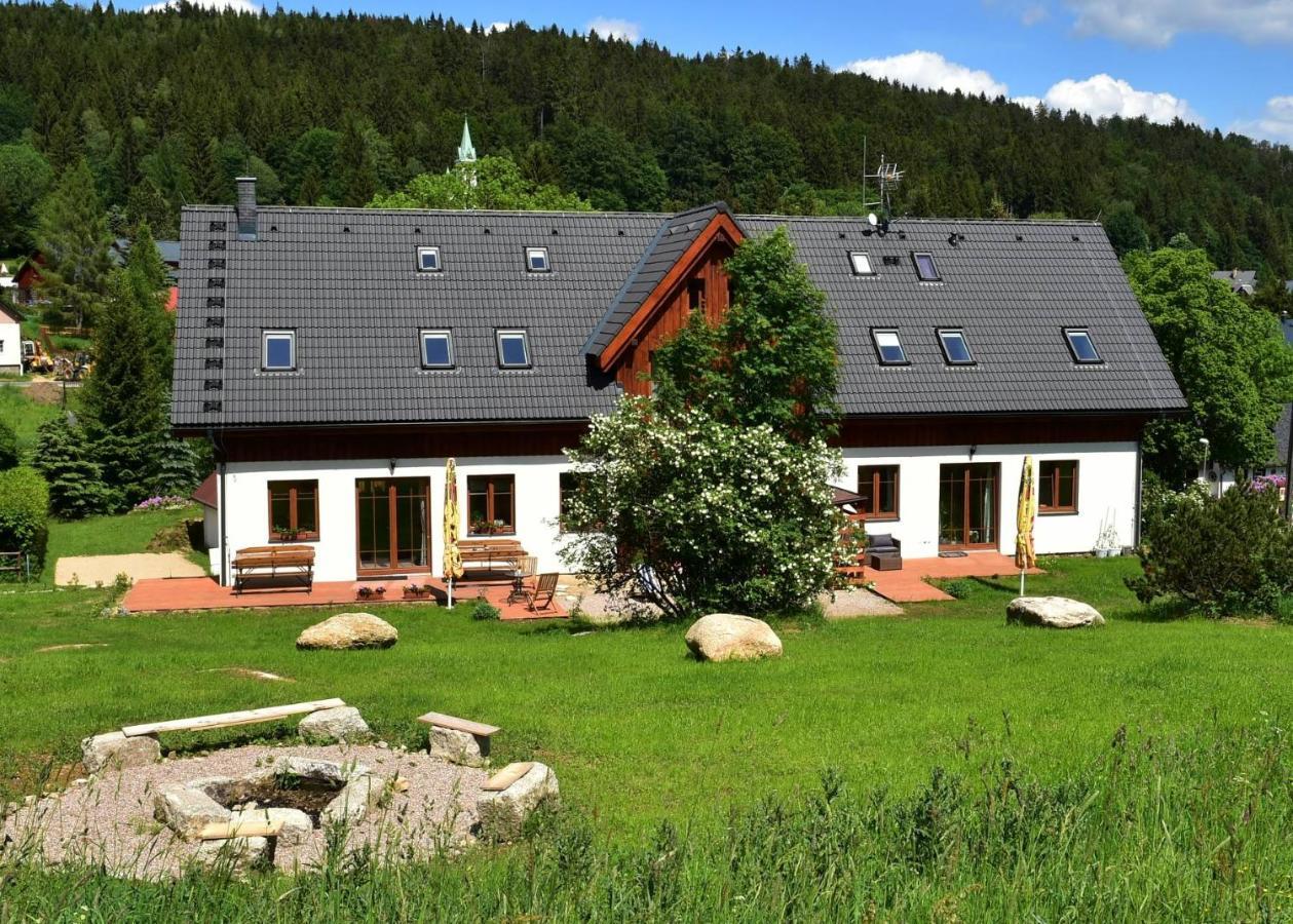 Penzion Jizerska Malina Bedrichov  Bagian luar foto